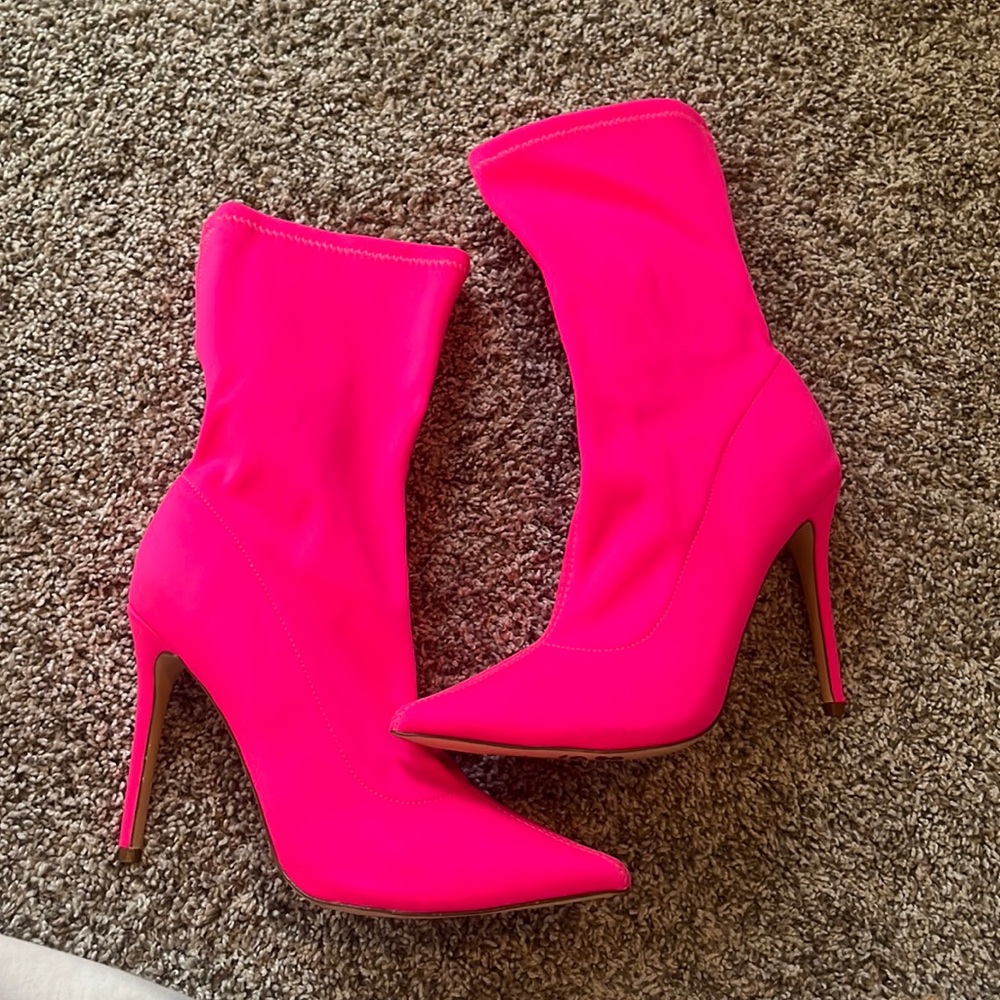 Neon pink neoprene booties